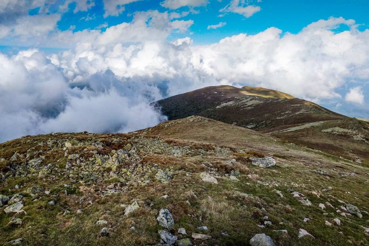 ВЕЖЕН, ХИЖА БЕНКОВСКИ И БРАТАНИШКИ УШИ